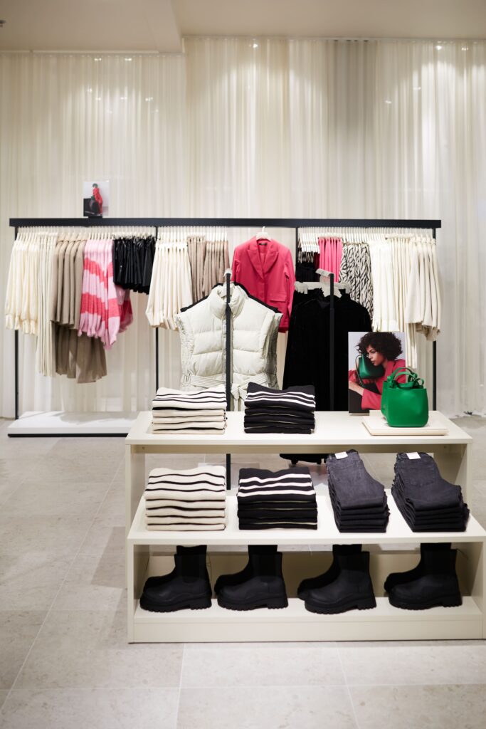 Klädbutik butiksinredning